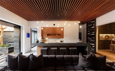 Pristine symmetrical landscaping paves your entrance into this - photo 32