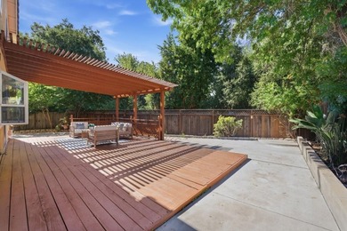 Beautifully maintained and freshly painted, this spacious - photo 32
