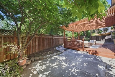 Beautifully maintained and freshly painted, this spacious - photo 33