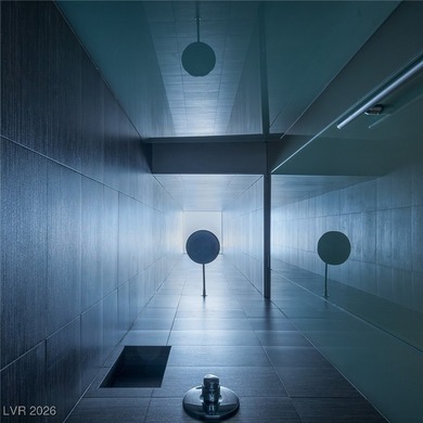 Pristine symmetrical landscaping paves your entrance into this - photo 41