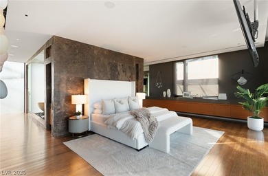 Pristine symmetrical landscaping paves your entrance into this - photo 50