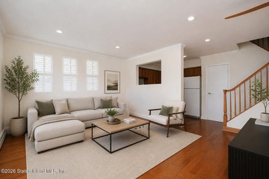 THIS LOVELY SINGLE-FAMILY HOME IS CLEAN, MOVE-IN-READY AND - photo 2