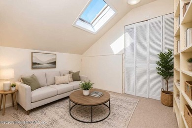 THIS LOVELY SINGLE-FAMILY HOME IS CLEAN, MOVE-IN-READY AND - photo 6