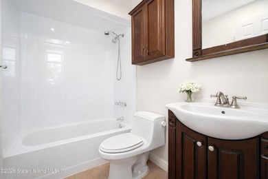 THIS LOVELY SINGLE-FAMILY HOME IS CLEAN, MOVE-IN-READY AND - photo 10