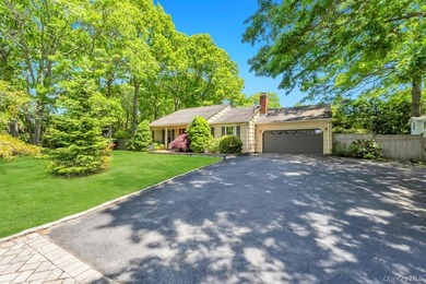 Welcome to 3 Woodbine Lane, nestled in the highly sought-after - photo 2