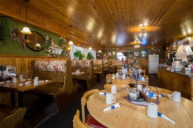 Own your own restaurant! Commercial property with a successful - photo 5