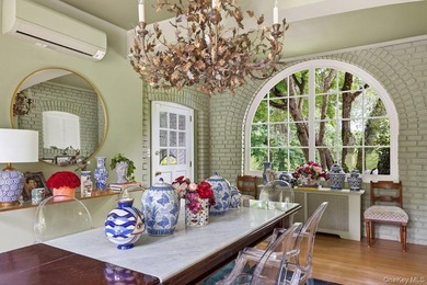 Impeccable construction, a gracious layout, and idyllic - photo 8