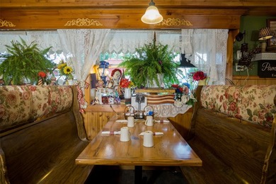 Own your own restaurant! Commercial property with a successful - photo 10