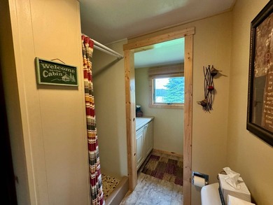 Two bedroom and one bathroom cabin with a view you must see for - photo 12