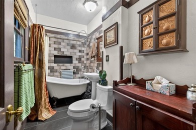 This charming 1925 bungalow is situated perfectly in the heart - photo 15