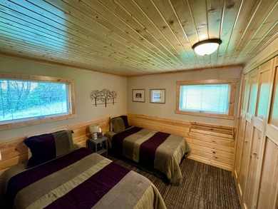 Two bedroom and one bathroom cabin with a view you must see for - photo 16