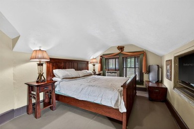 This charming 1925 bungalow is situated perfectly in the heart - photo 17