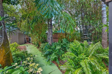 This charming 1925 bungalow is situated perfectly in the heart - photo 25