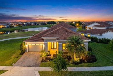 Positioned directly on the Eagle Creek golf course with water - photo 1