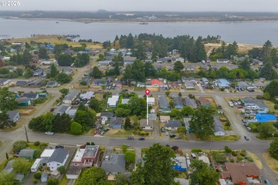Welcome to this charming 2 bedroom, 1 bath coastal cottage - photo 2