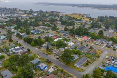 Welcome to this charming 2 bedroom, 1 bath coastal cottage - photo 3