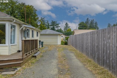 Welcome to this charming 2 bedroom, 1 bath coastal cottage - photo 7