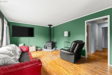 Welcome to this charming 2 bedroom, 1 bath coastal cottage - photo 9