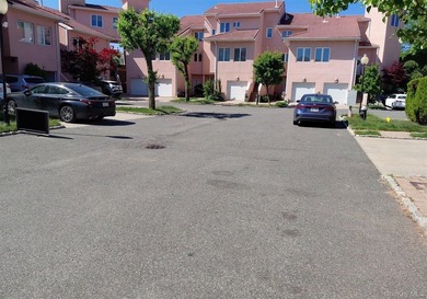 This Condo Style Home Features 2 Bedrooms, 2.5 Baths, Eat In - photo 4