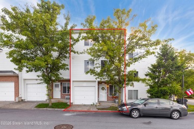 Absolute Move-In condition. Brand new roof. House was freshly - photo 3