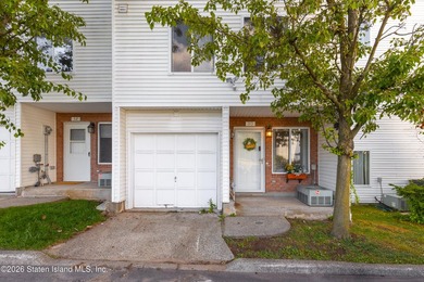 Absolute Move-In condition. Brand new roof. House was freshly - photo 4