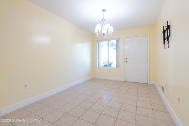 Absolute Move-In condition. Brand new roof. House was freshly - photo 9