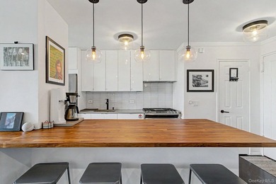 Welcome to 4555 Henry Hudson Pkwy #805 at Briar Oaks, a bright - photo 4