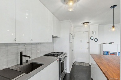 Welcome to 4555 Henry Hudson Pkwy #805 at Briar Oaks, a bright - photo 7