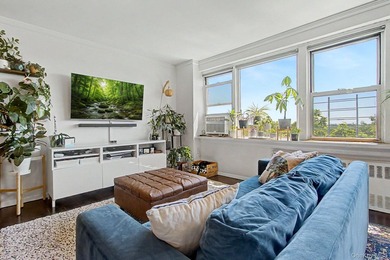 Welcome to 4555 Henry Hudson Pkwy #805 at Briar Oaks, a bright - photo 10