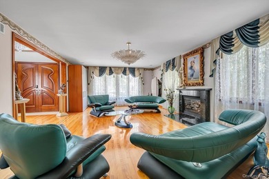 Welcome to your new home. This magnificent custom-built brick - photo 4