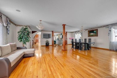 Welcome to your new home. This magnificent custom-built brick - photo 7