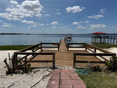 Welcome to your own private retreat! Tucked away at the end of a - photo 4
