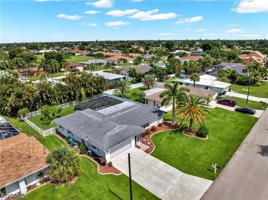 Welcome to this beautifully updated 3-bedroom, 2-bathroom pool - photo 39