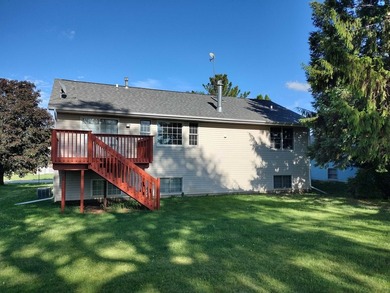 ***SPACIOUS LAKE COMMUNITY HOME*** Nestled within a desirable - photo 3