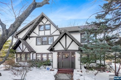 Hudson River Home For Sale in Leonia New Jersey