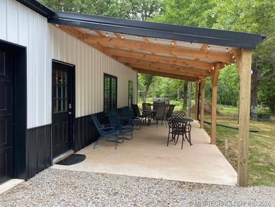 LOCATED IN THE HEART OF LONGTOWN, this like-new barndominium - photo 6