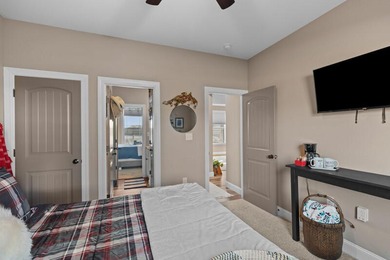 Motivated Seller! ALL furniture conveys with the home, making - photo 22