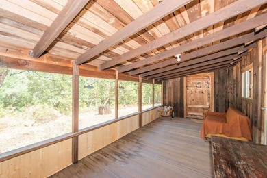 Step back in time with this classic 1940s vintage cabin - photo 24