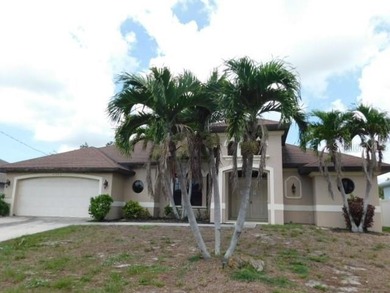 Nice 3/2 with formal living room with sliders leading to back - photo 1
