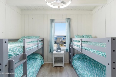OCEANFRONT, RENOVATED, NEW KITCHEN, SCREEN PORCH! This 3 bedroom - photo 33