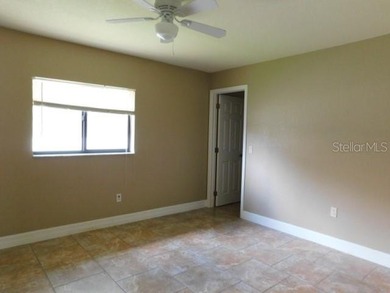 Nice 3/2 with formal living room with sliders leading to back - photo 3