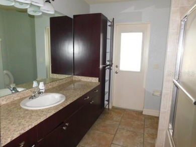 Nice 3/2 with formal living room with sliders leading to back - photo 4