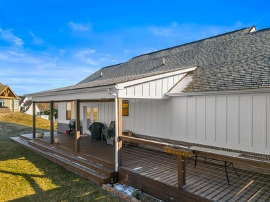 Motivated Seller! ALL furniture conveys with the home, making - photo 36