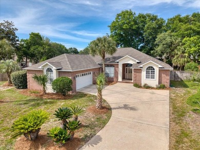 Welcome to Rocky Bayou Country Club Estates. This home offers a - photo 4