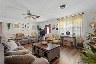 3 bed, 2 bath pretty home in Dougherty. Davis schools. Fiber - photo 7