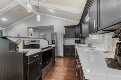Welcome to your Lake Texoma retreat! Located just minutes from - photo 7