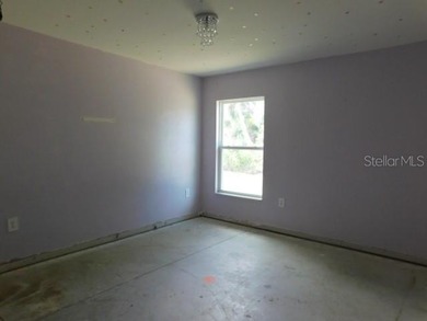 Great home with 3 bedrooms, 2 bath, open concept living area - photo 8