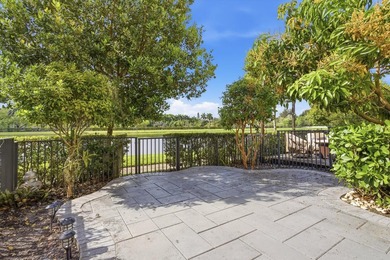 Move-In Ready Lakefront Townhome Minutes from Nova & FLL - photo 3