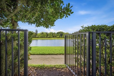 Move-In Ready Lakefront Townhome Minutes from Nova & FLL - photo 4