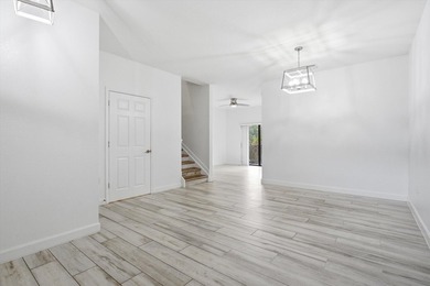 Move-In Ready Lakefront Townhome Minutes from Nova & FLL - photo 5